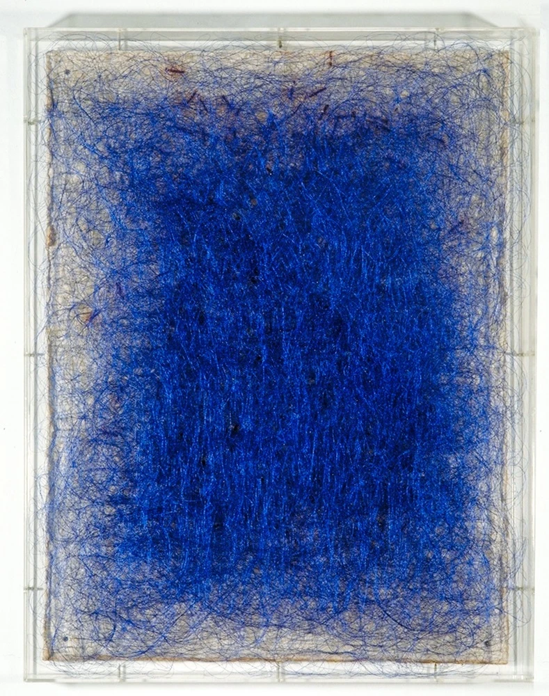 陳慧嶠，《幡動》，1990，針、線、紙漿，45×60×5cm。-圖片